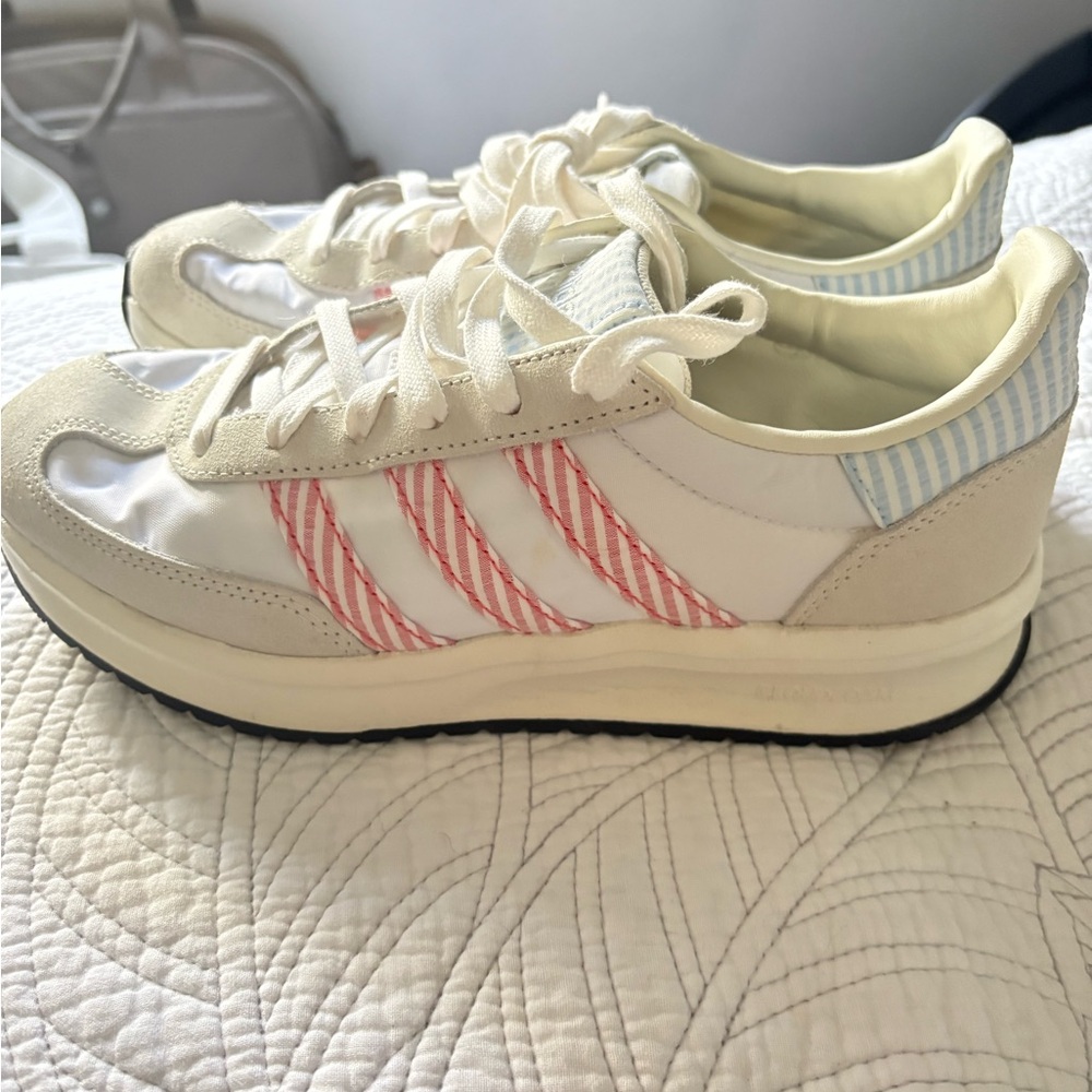 Adidas Cloudfoam Comfort Sneakers - White and Cream